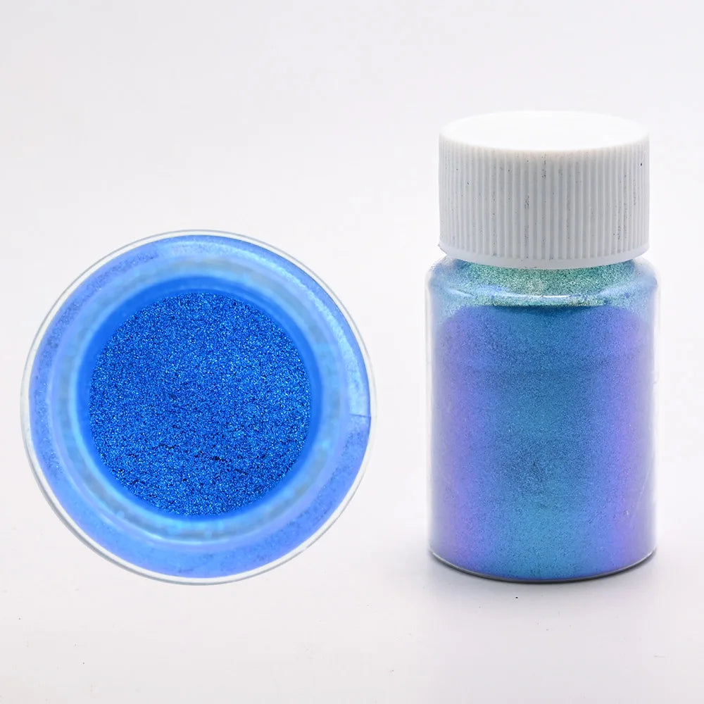 Rosé Aurora Mirror Nail Dust Delicate colour. Dazzling reflection.