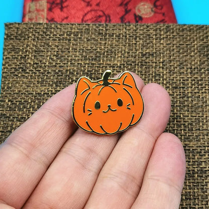 🐈‍⬛ Midnight Kitty Pumpkin Brooch A little spooky, a lot of style.