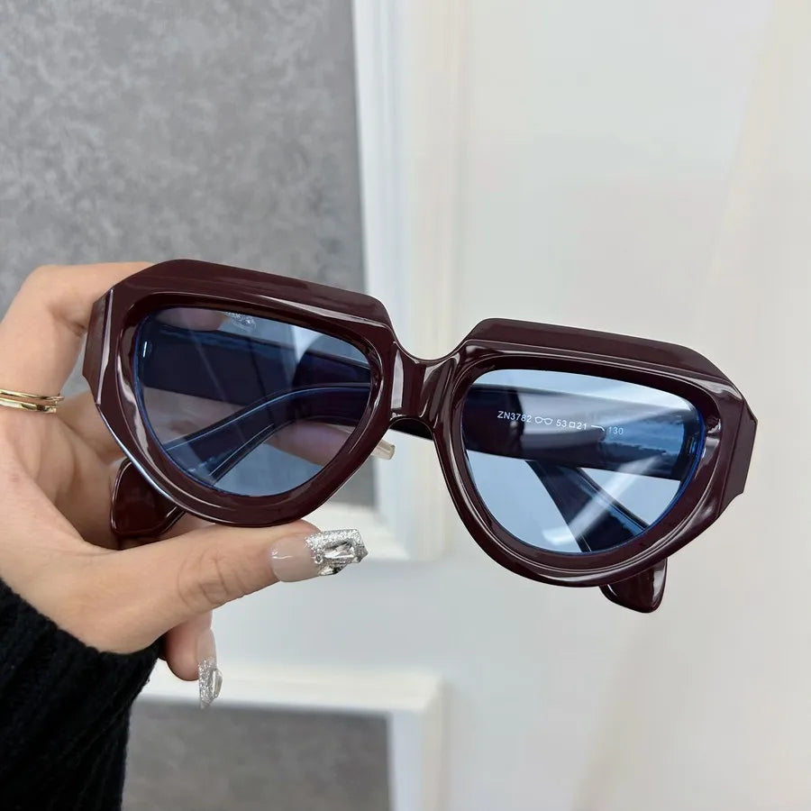 ARAMNEW Notting Hill Classic Shades Understated luxury with character.
