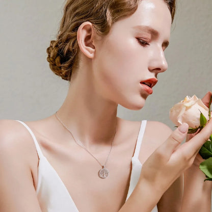Aramnew Lumière de Vie Necklace Timeless sparkle inspired by the beauty of life itself.