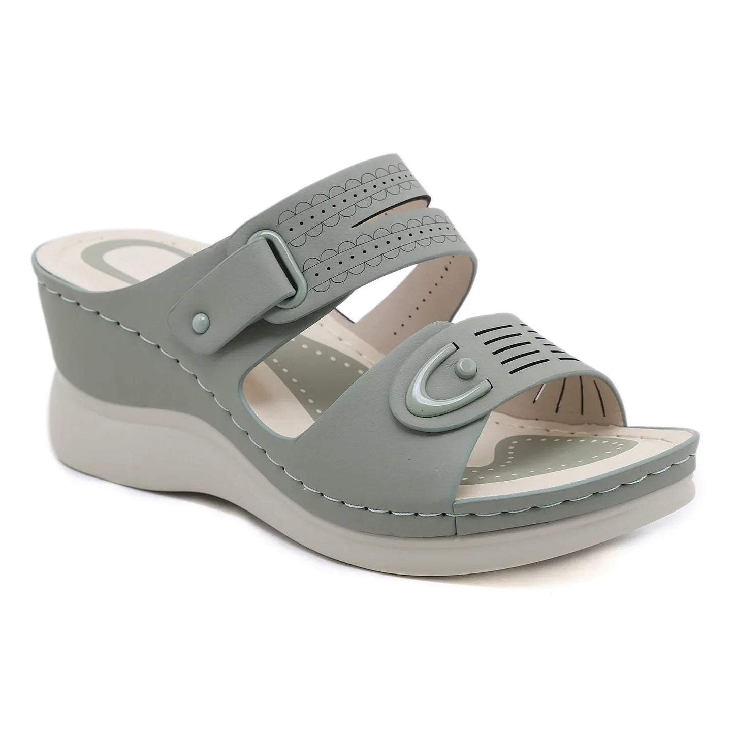 Aramnew BreezePlatform Sandals. Lightweight, breathable and perfect for relaxed beach days or casual outings.