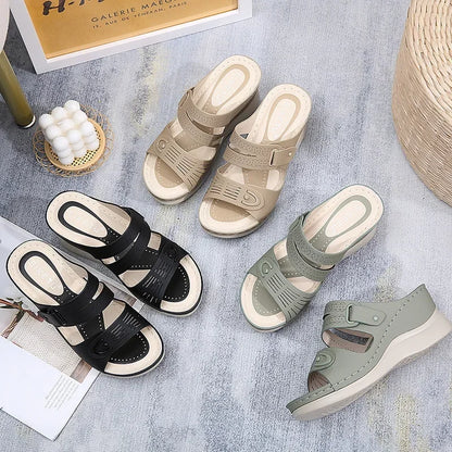 Aramnew BreezePlatform Sandals. Lightweight, breathable and perfect for relaxed beach days or casual outings.
