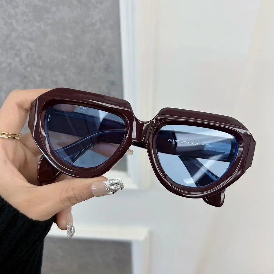ARAMNEW Notting Hill Classic Shades Understated luxury with character.