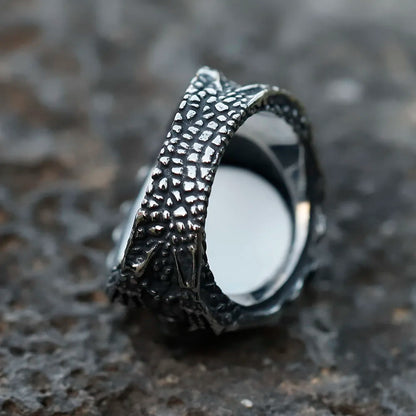 Midnight Skull Punk Ring Bold Style. Fearless Attitude.