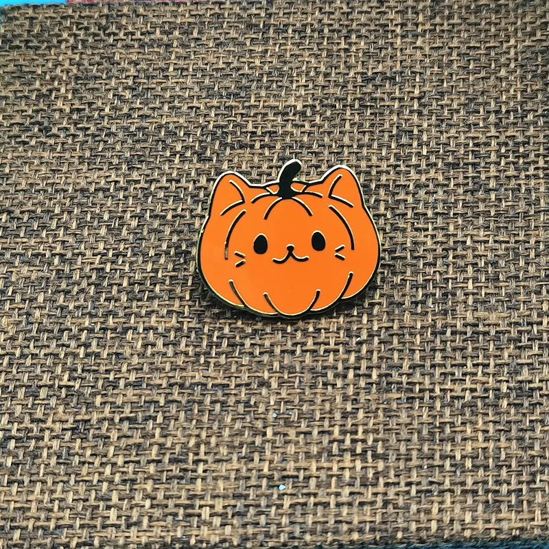 🐈‍⬛ Midnight Kitty Pumpkin Brooch A little spooky, a lot of style.