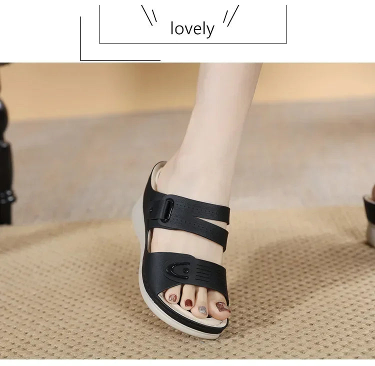 Aramnew BreezePlatform Sandals. Lightweight, breathable and perfect for relaxed beach days or casual outings.
