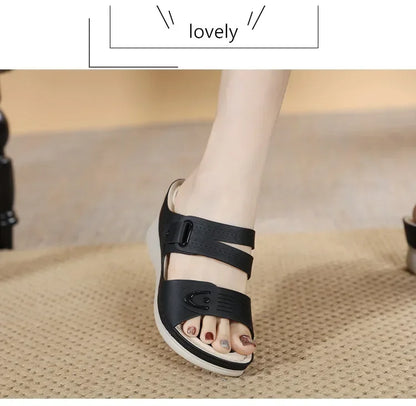 Aramnew BreezePlatform Sandals. Lightweight, breathable and perfect for relaxed beach days or casual outings.