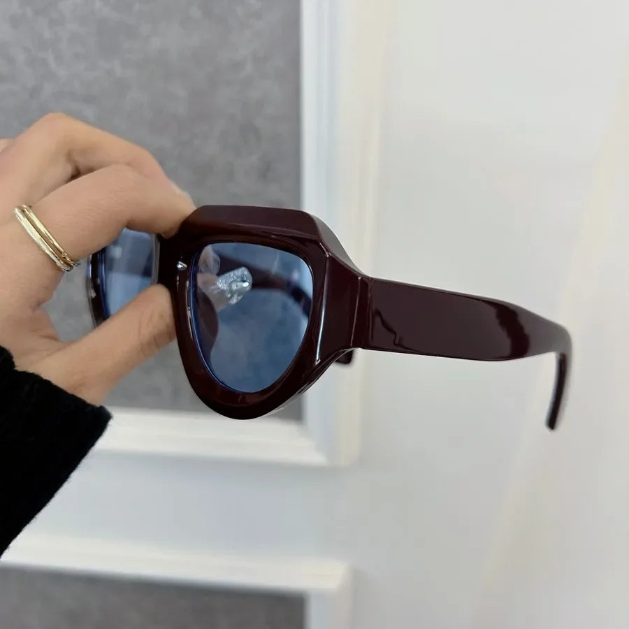 ARAMNEW Notting Hill Classic Shades Understated luxury with character.